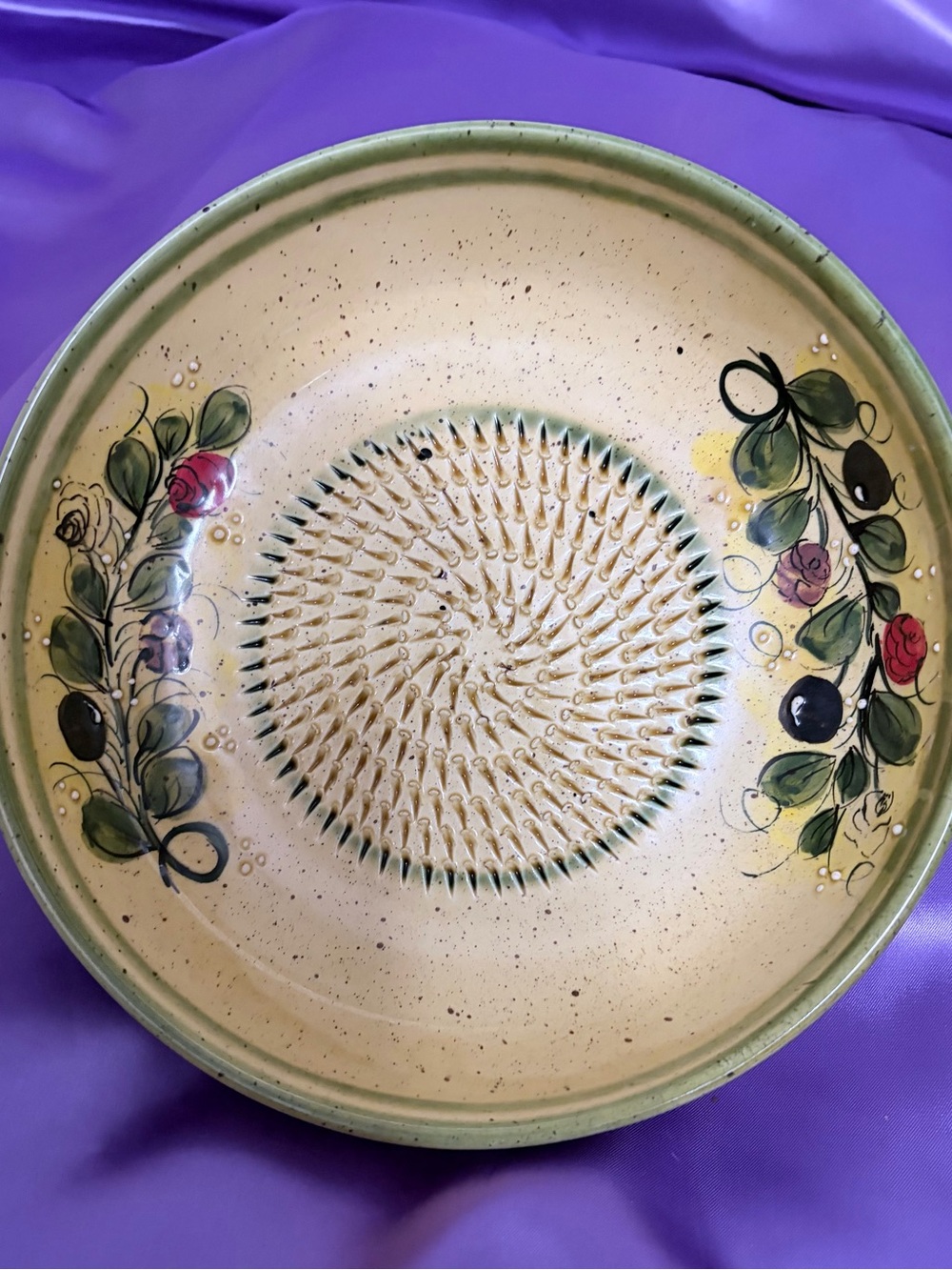 Hand-Painted Ceramic Grating Bowl in Cream and Green with Floral Motif